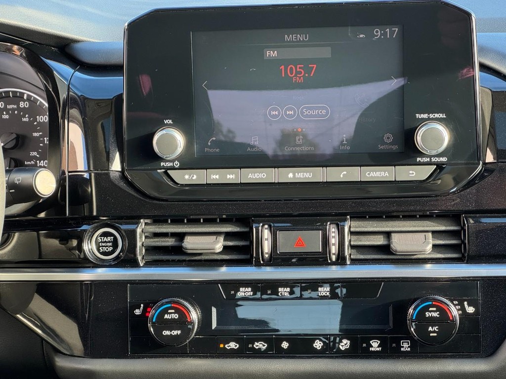 Nissan Pathfinder Vehicle Full-screen Gallery Image 14