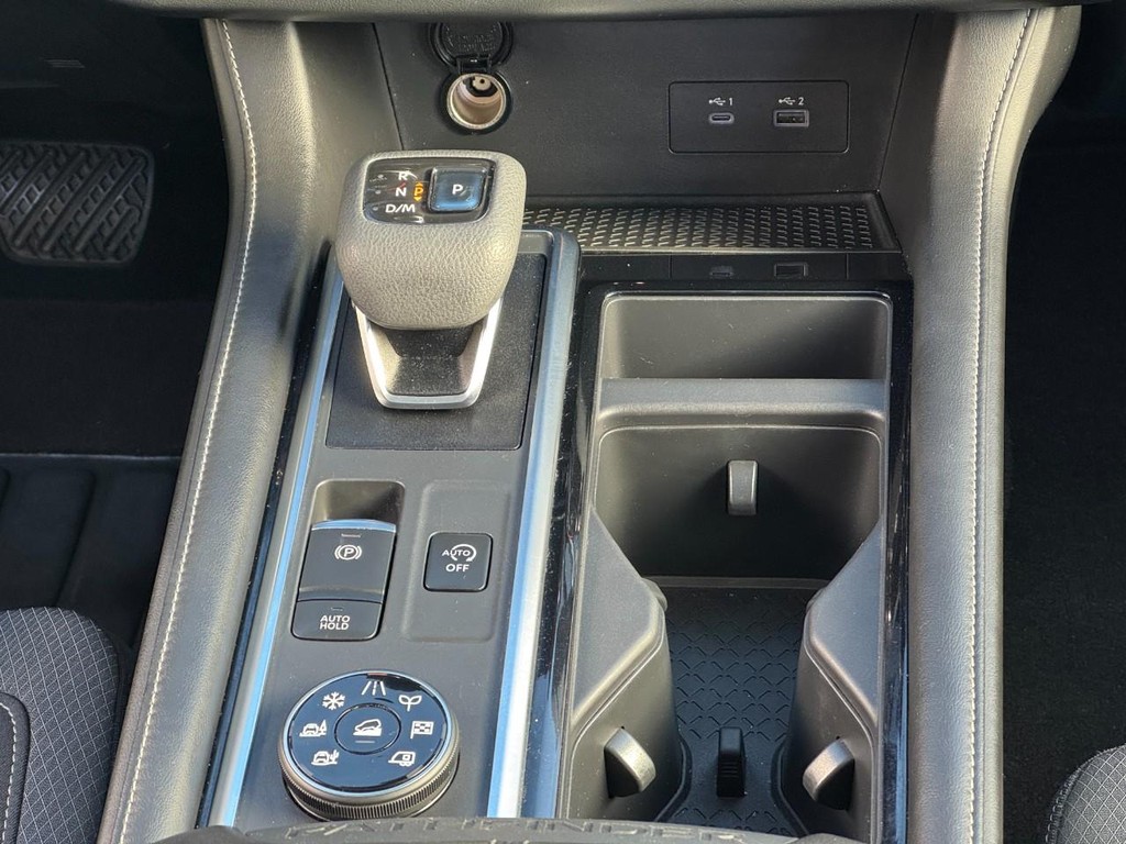 Nissan Pathfinder Vehicle Full-screen Gallery Image 15