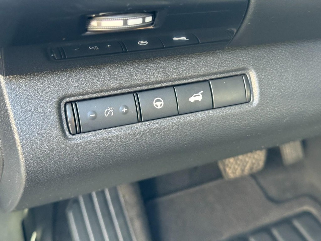 Nissan Pathfinder Vehicle Full-screen Gallery Image 18