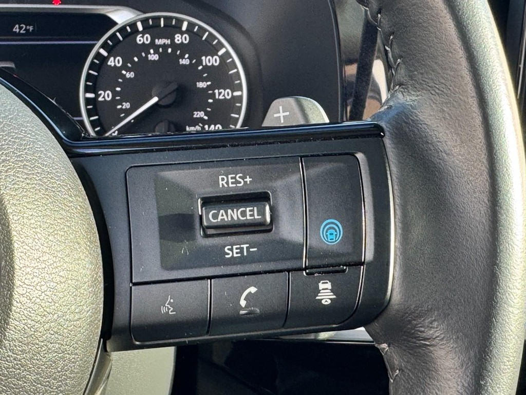 Nissan Pathfinder Vehicle Full-screen Gallery Image 20