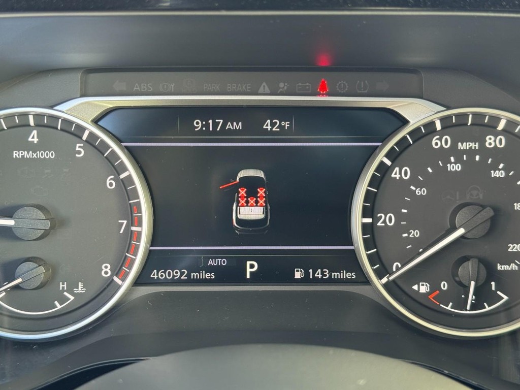 Nissan Pathfinder Vehicle Full-screen Gallery Image 21