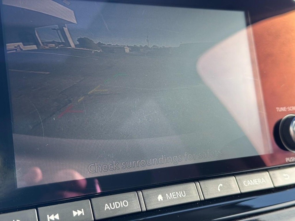 Nissan Pathfinder Vehicle Full-screen Gallery Image 22