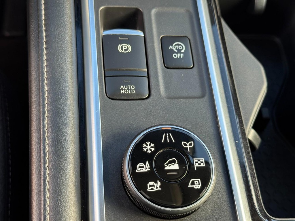 Nissan Pathfinder Vehicle Full-screen Gallery Image 24