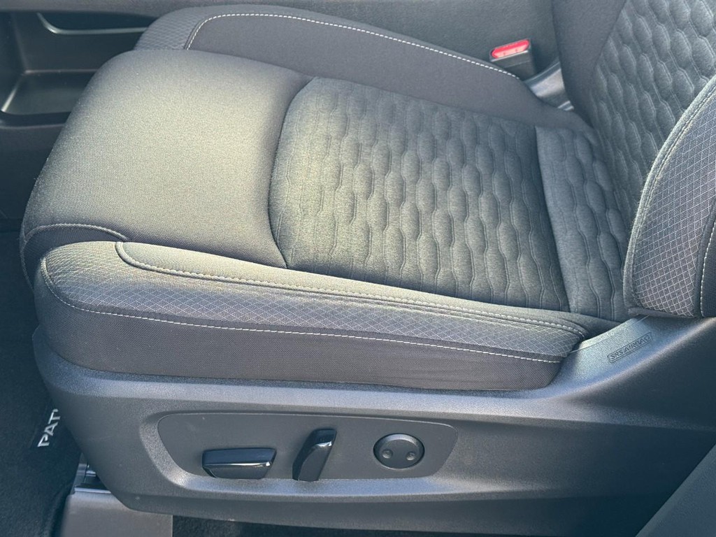 Nissan Pathfinder Vehicle Full-screen Gallery Image 27