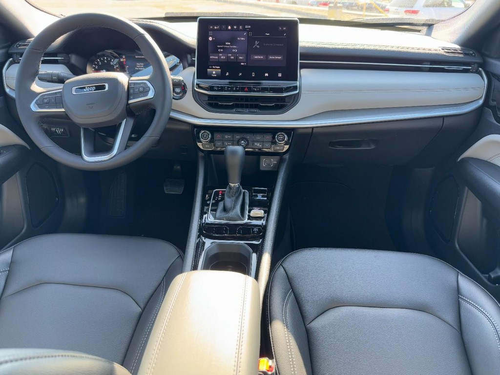 Jeep Compass Vehicle Full-screen Gallery Image 06