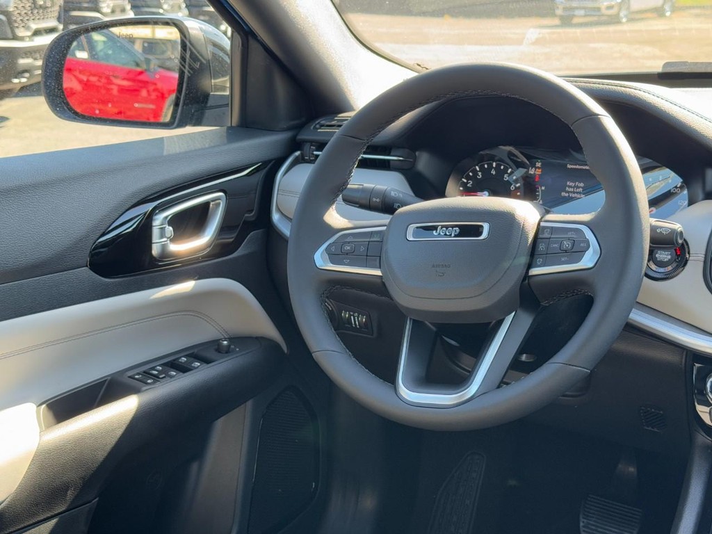 Jeep Compass Vehicle Full-screen Gallery Image 07