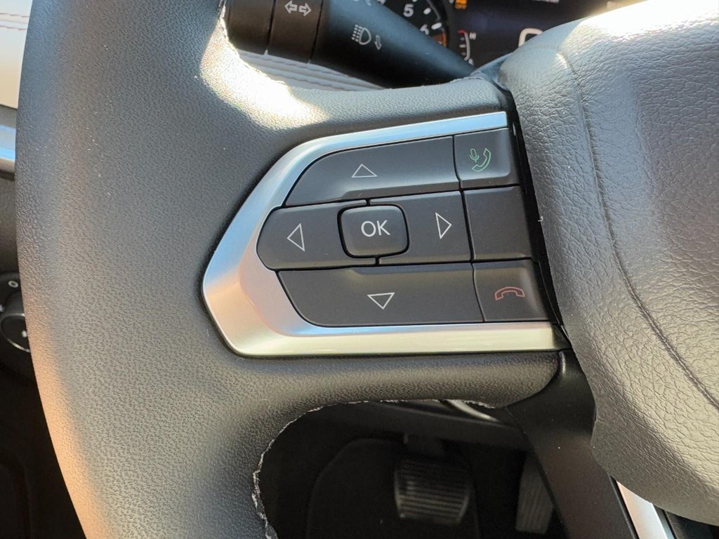 Jeep Compass Vehicle Full-screen Gallery Image 10