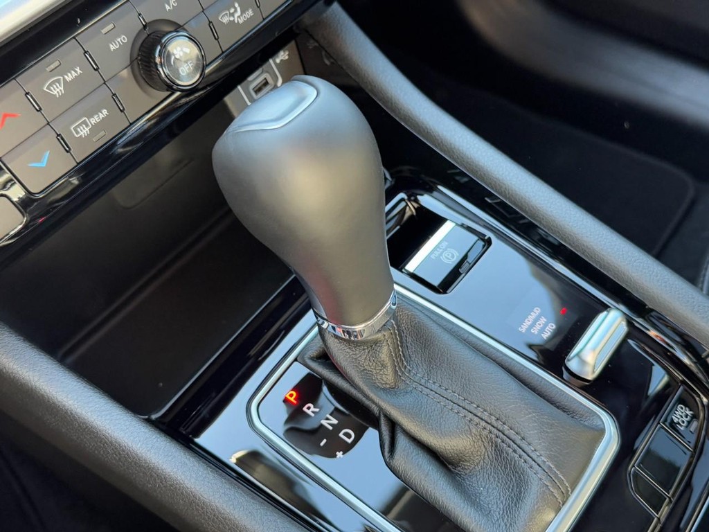 Jeep Compass Vehicle Full-screen Gallery Image 12