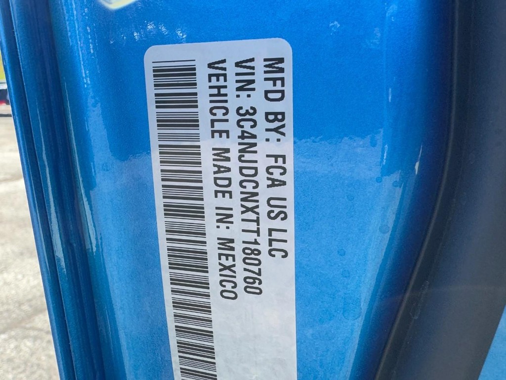 Jeep Compass Vehicle Full-screen Gallery Image 16