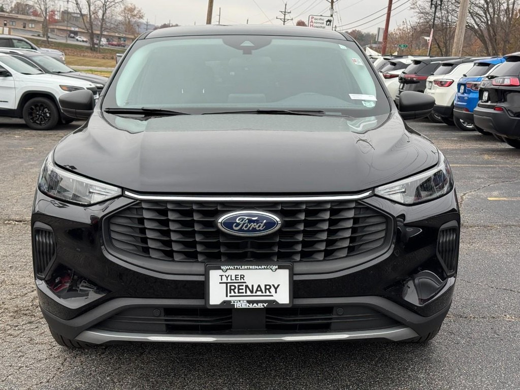 Ford Escape Vehicle Full-screen Gallery Image 07