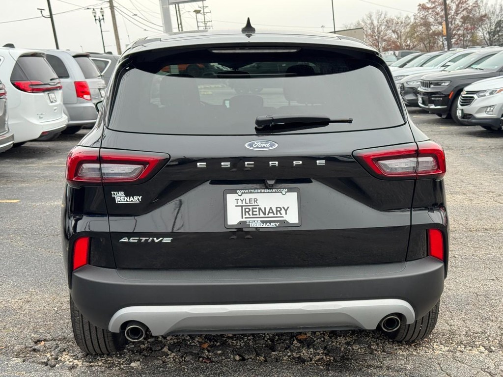 Ford Escape Vehicle Full-screen Gallery Image 08