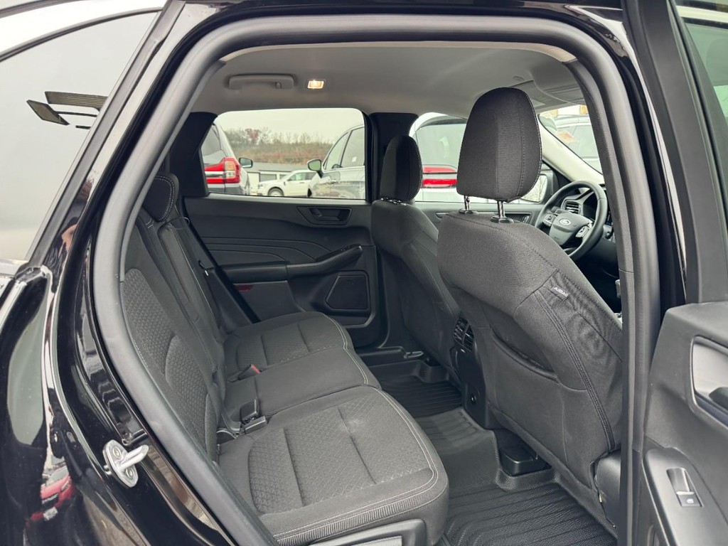 Ford Escape Vehicle Full-screen Gallery Image 10