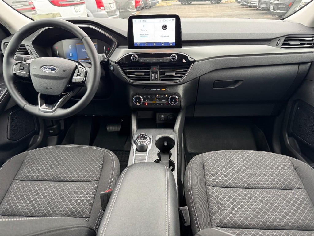 Ford Escape Vehicle Full-screen Gallery Image 11