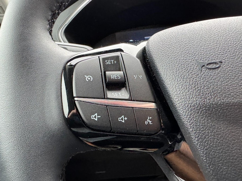 Ford Escape Vehicle Full-screen Gallery Image 16