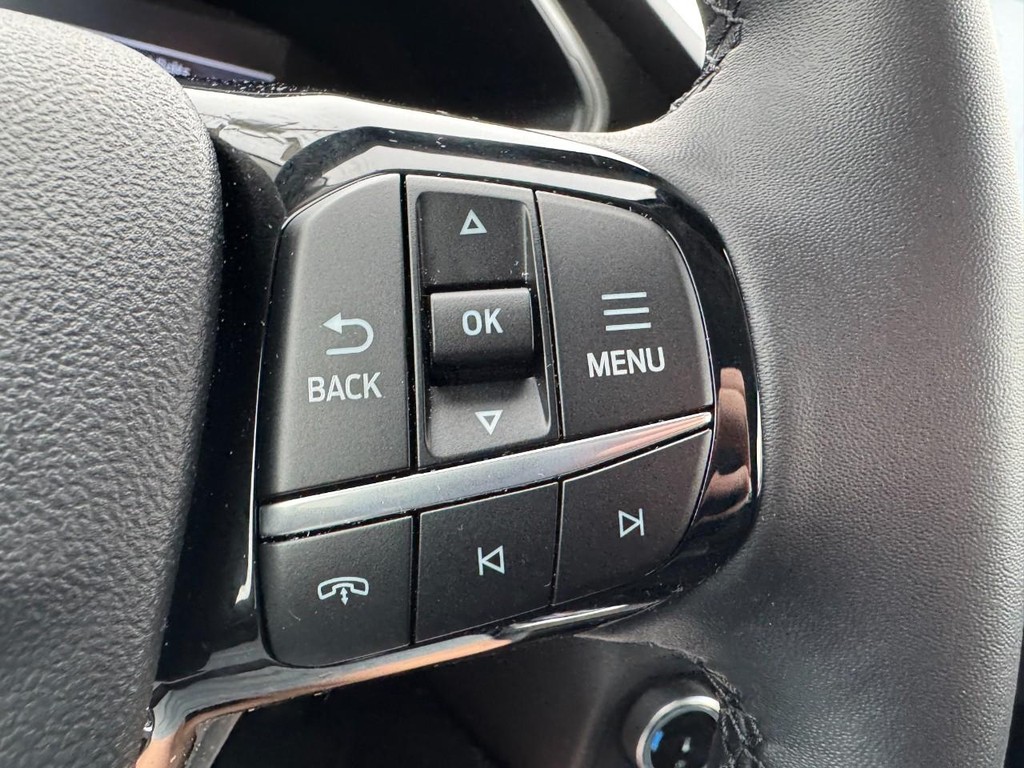 Ford Escape Vehicle Full-screen Gallery Image 17