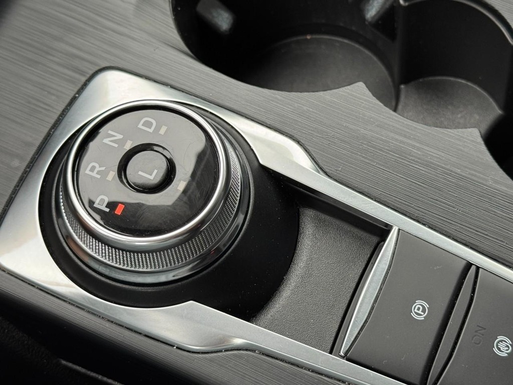 Ford Escape Vehicle Full-screen Gallery Image 19