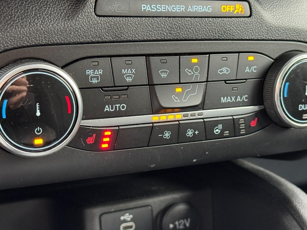 Ford Escape Vehicle Full-screen Gallery Image 20