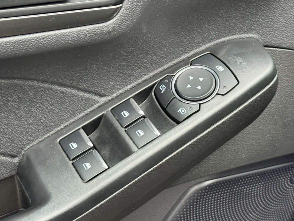 Ford Escape Vehicle Full-screen Gallery Image 22