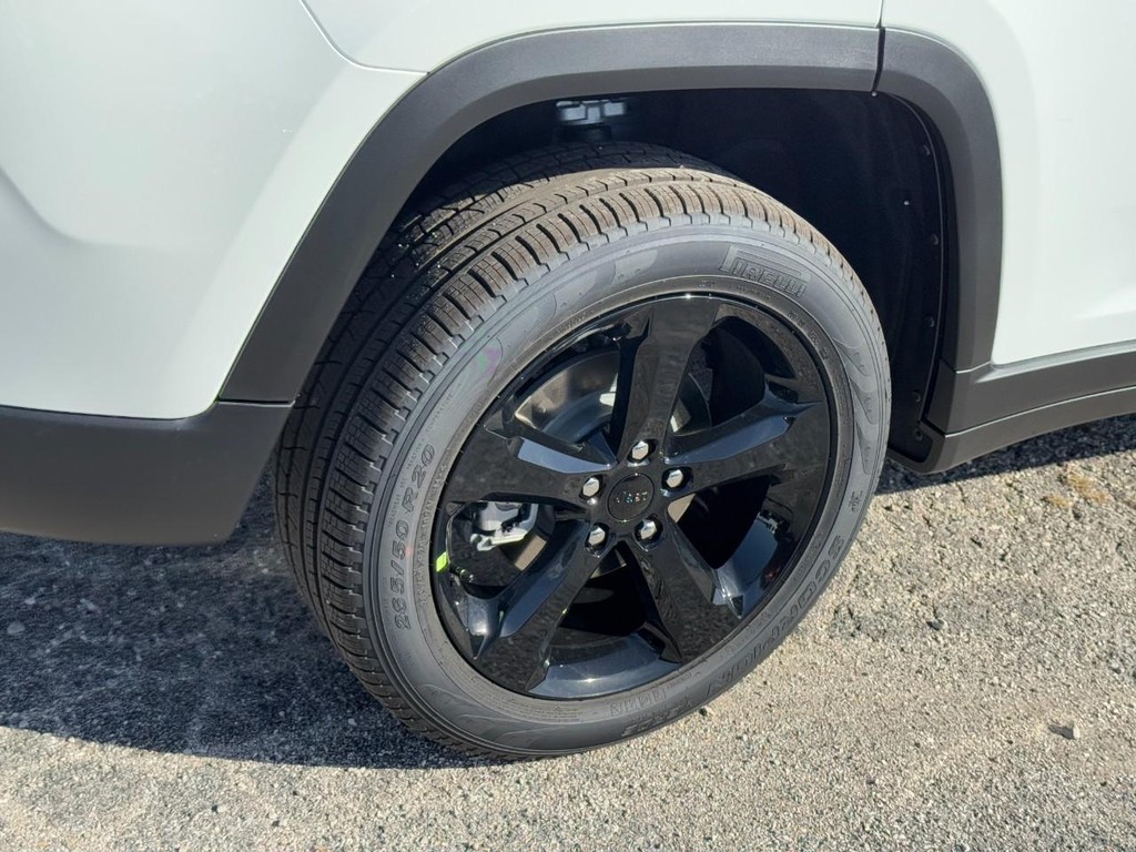 Jeep Grand Cherokee Vehicle Full-screen Gallery Image 04