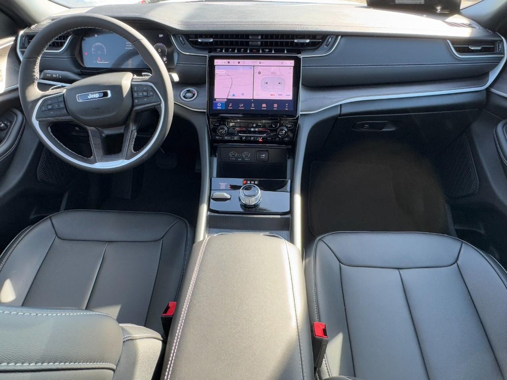 Jeep Grand Cherokee Vehicle Full-screen Gallery Image 07