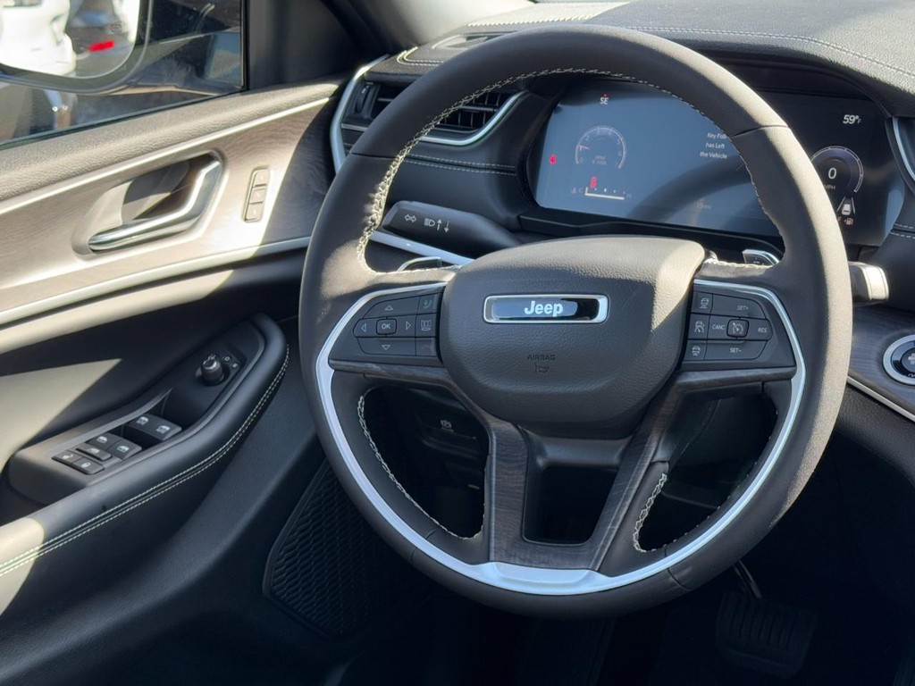 Jeep Grand Cherokee Vehicle Full-screen Gallery Image 08