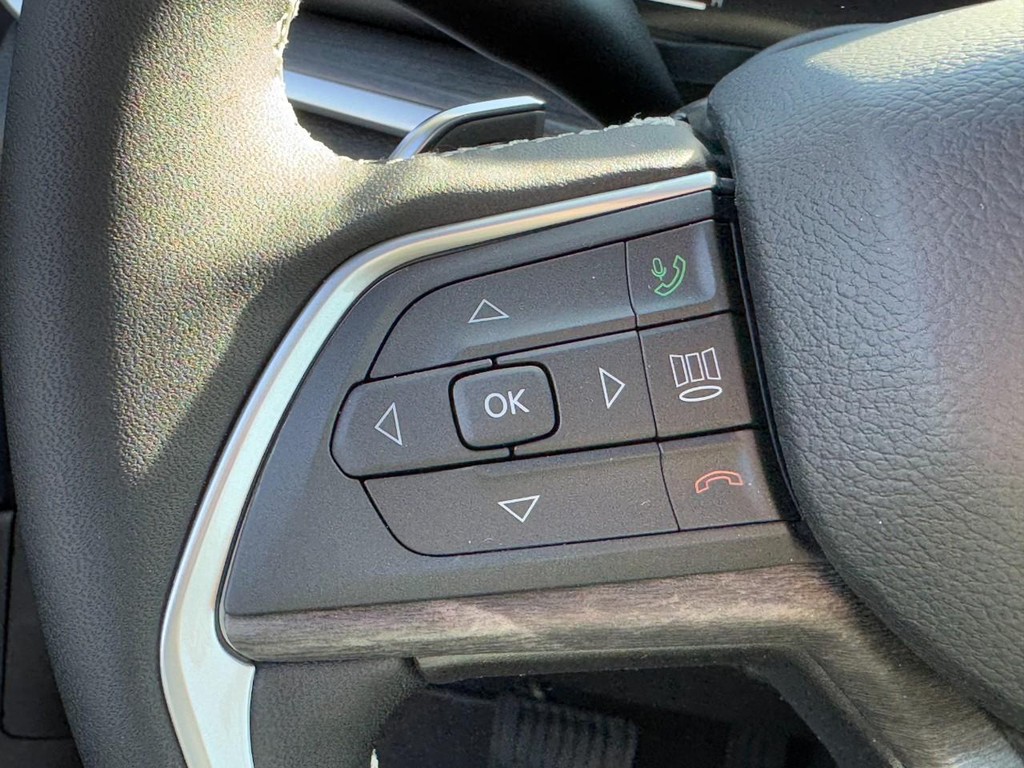 Jeep Grand Cherokee Vehicle Full-screen Gallery Image 13