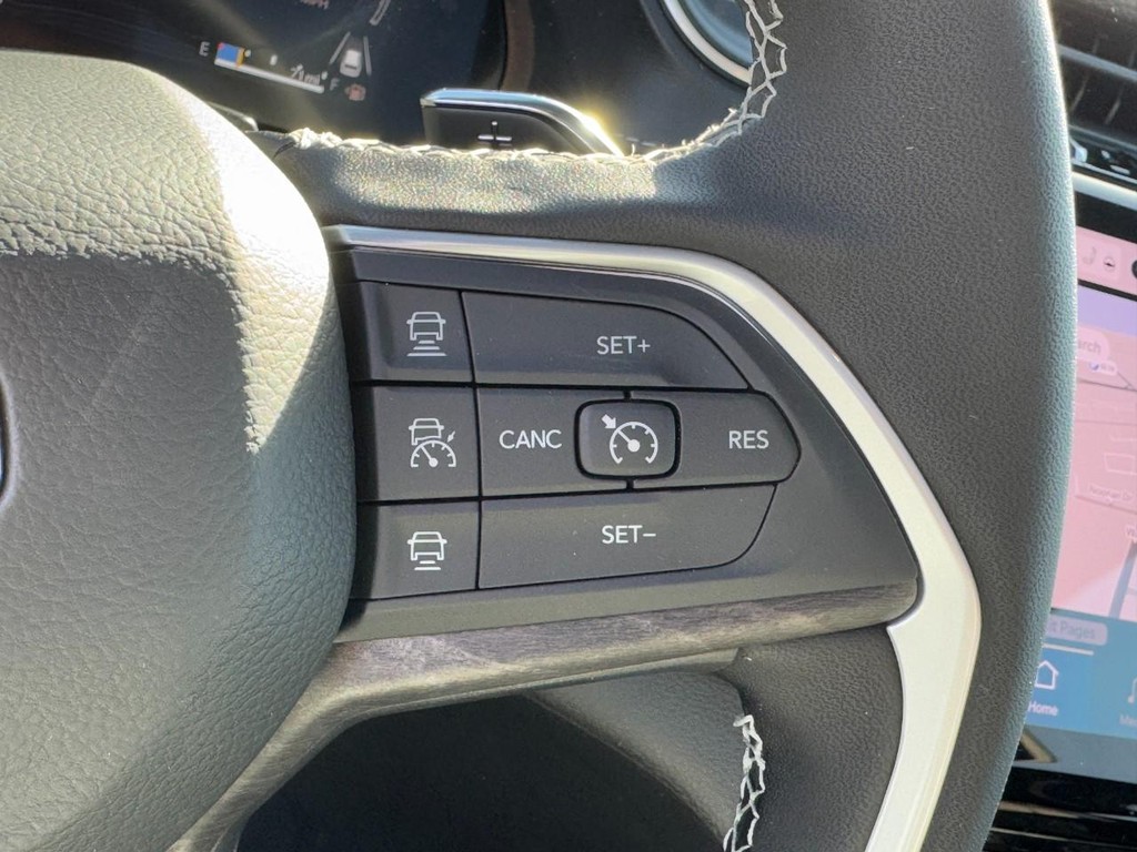 Jeep Grand Cherokee Vehicle Full-screen Gallery Image 14