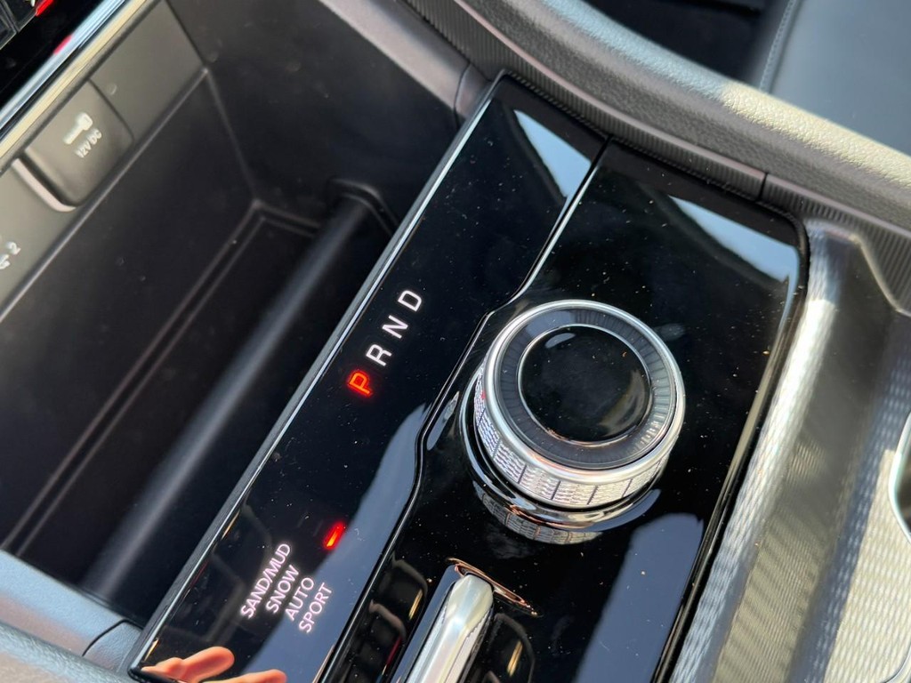 Jeep Grand Cherokee Vehicle Full-screen Gallery Image 15