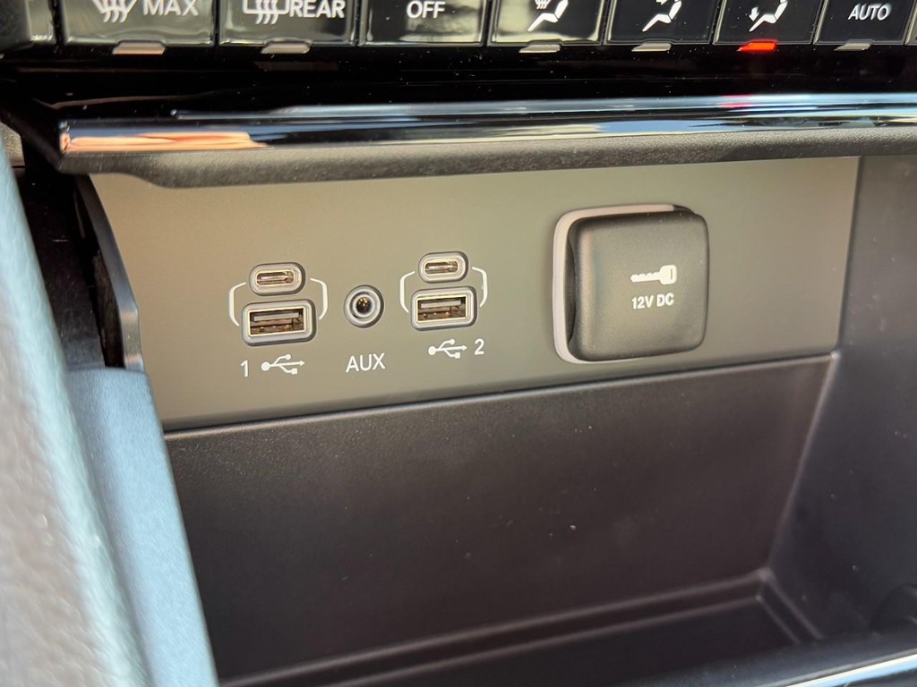 Jeep Grand Cherokee Vehicle Full-screen Gallery Image 16