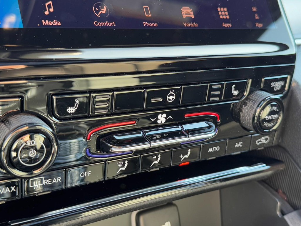 Jeep Grand Cherokee Vehicle Full-screen Gallery Image 17