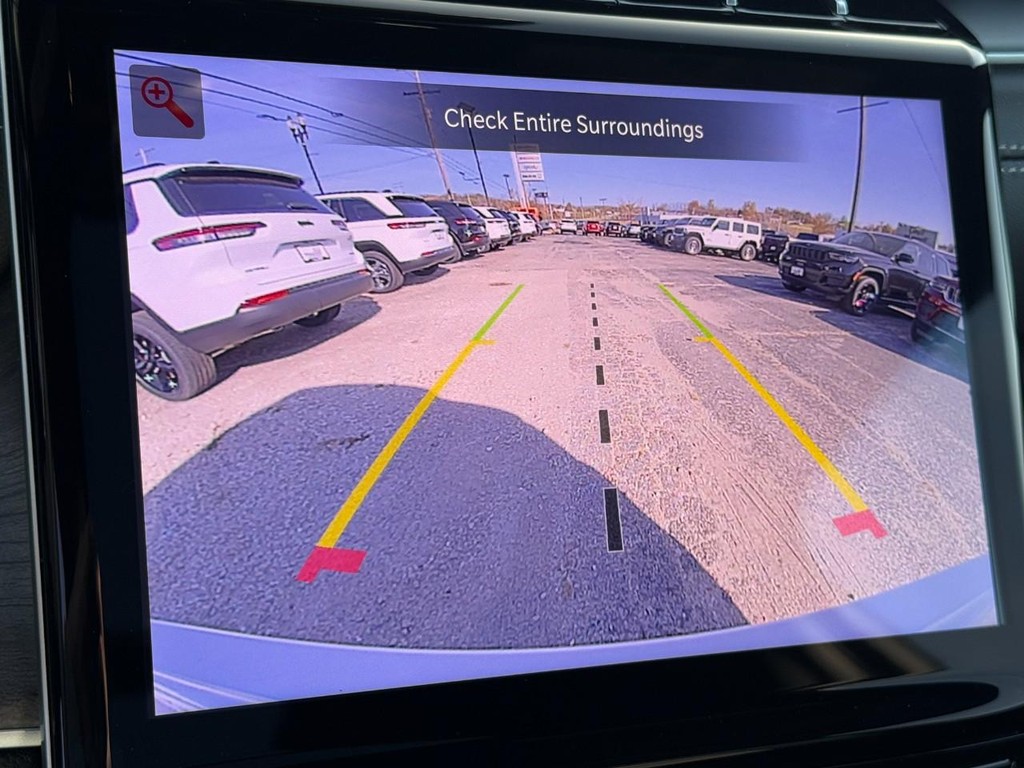 Jeep Grand Cherokee Vehicle Full-screen Gallery Image 20