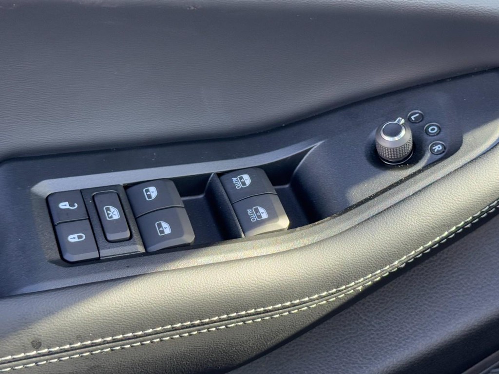 Jeep Grand Cherokee Vehicle Full-screen Gallery Image 21