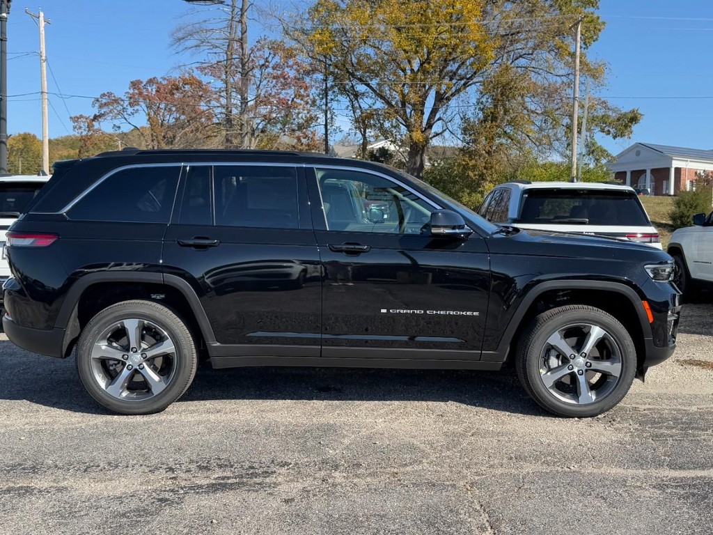 Jeep Grand Cherokee Vehicle Full-screen Gallery Image 02