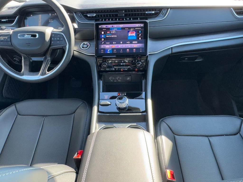 Jeep Grand Cherokee Vehicle Full-screen Gallery Image 06