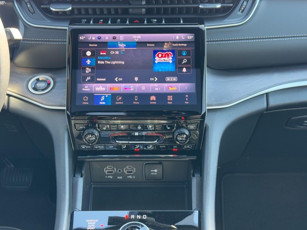 Jeep Grand Cherokee Vehicle Full-screen Gallery Image 08