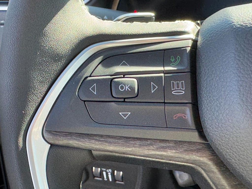 Jeep Grand Cherokee Vehicle Full-screen Gallery Image 11