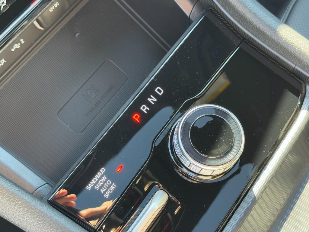 Jeep Grand Cherokee Vehicle Full-screen Gallery Image 13