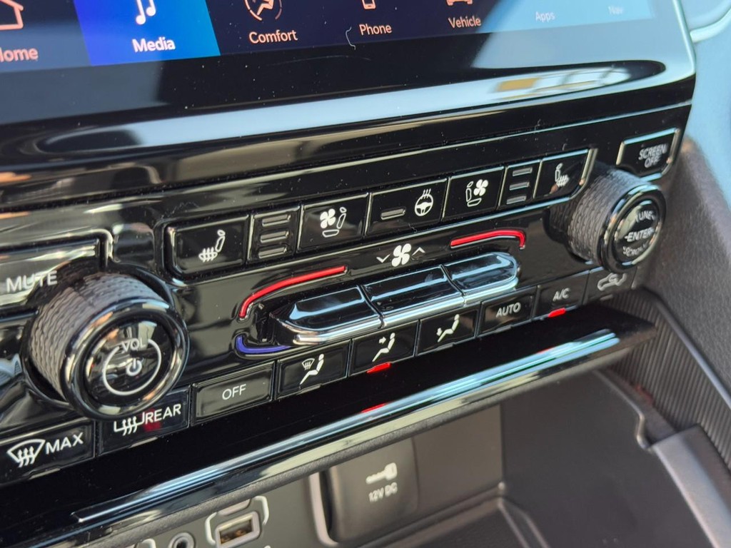 Jeep Grand Cherokee Vehicle Full-screen Gallery Image 15