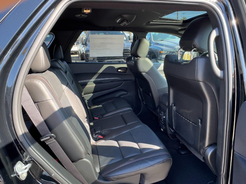 Dodge Durango Vehicle Full-screen Gallery Image 05