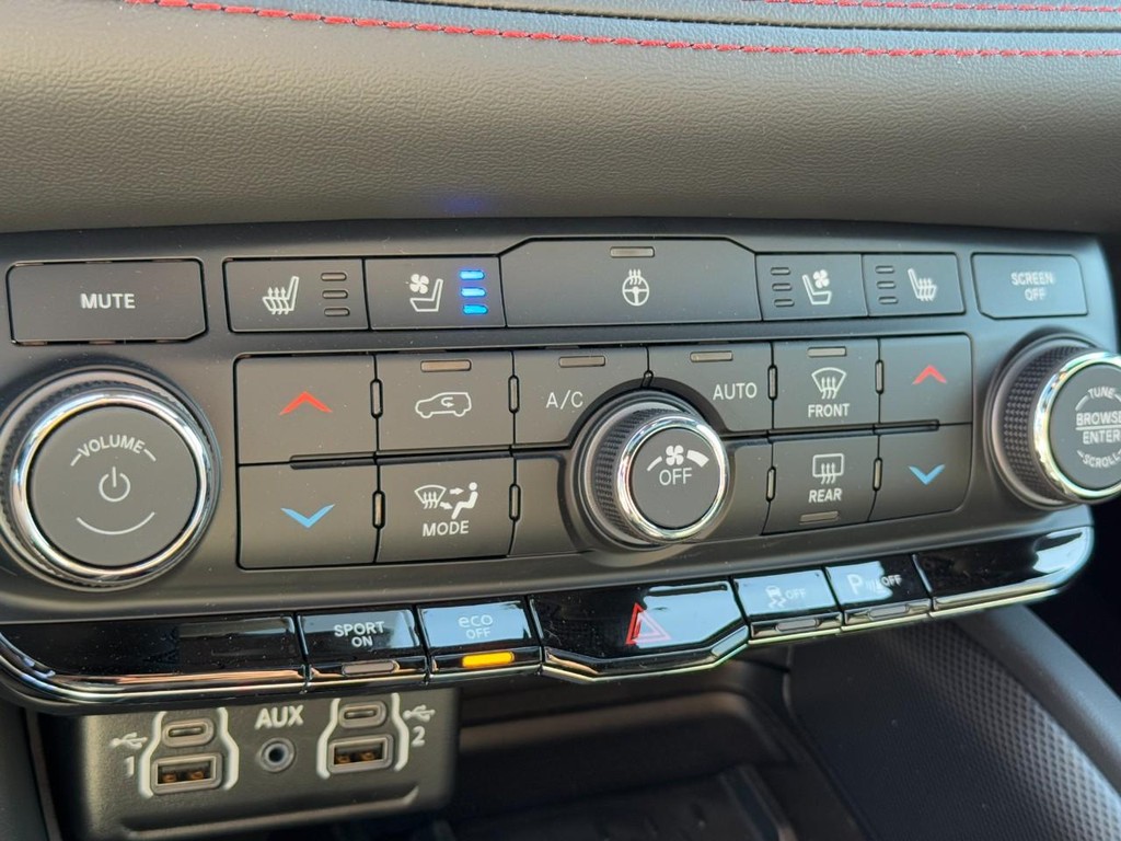 Dodge Durango Vehicle Full-screen Gallery Image 16