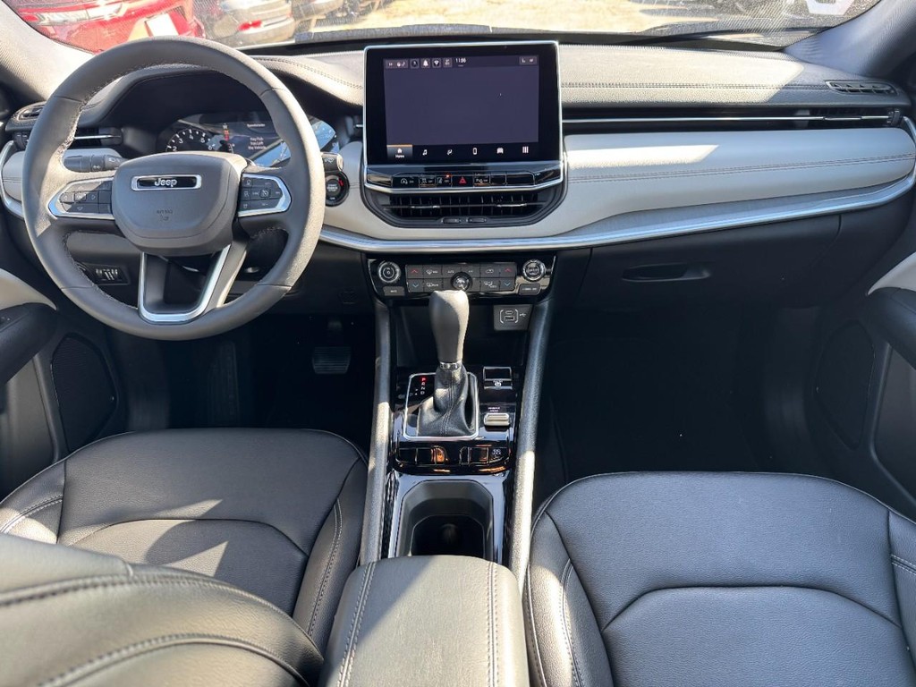 Jeep Compass Vehicle Full-screen Gallery Image 06