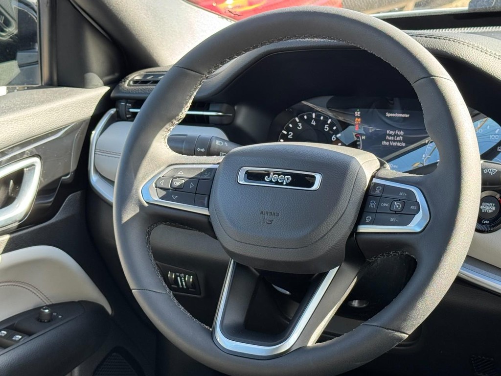 Jeep Compass Vehicle Full-screen Gallery Image 07