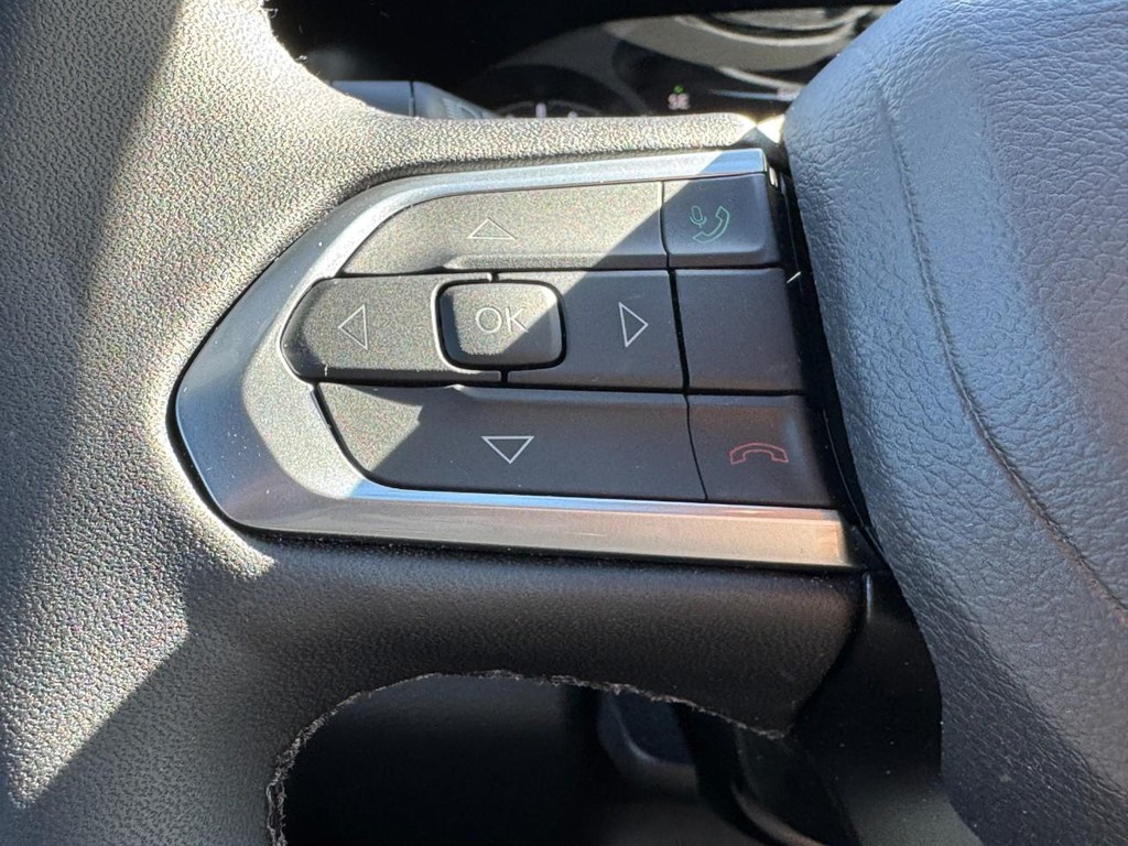 Jeep Compass Vehicle Full-screen Gallery Image 10