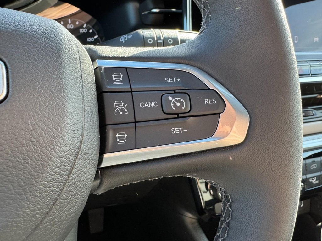 Jeep Compass Vehicle Full-screen Gallery Image 11