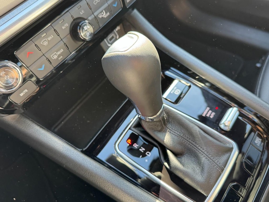 Jeep Compass Vehicle Full-screen Gallery Image 12