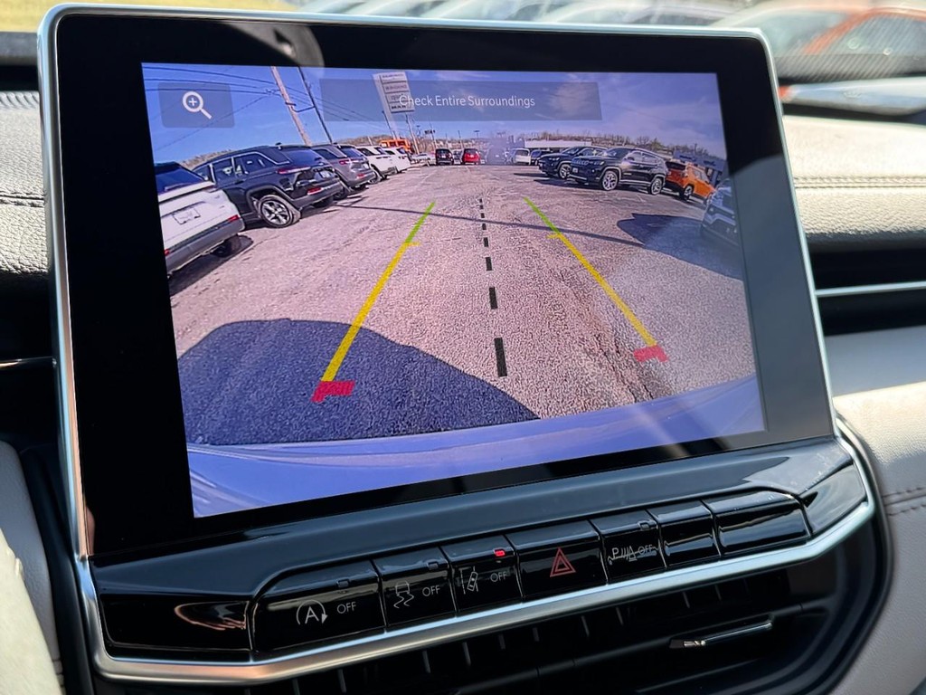 Jeep Compass Vehicle Full-screen Gallery Image 14