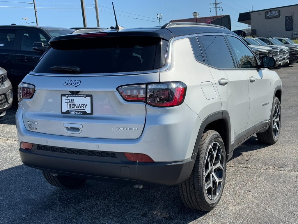 Jeep Compass Vehicle Full-screen Gallery Image 03