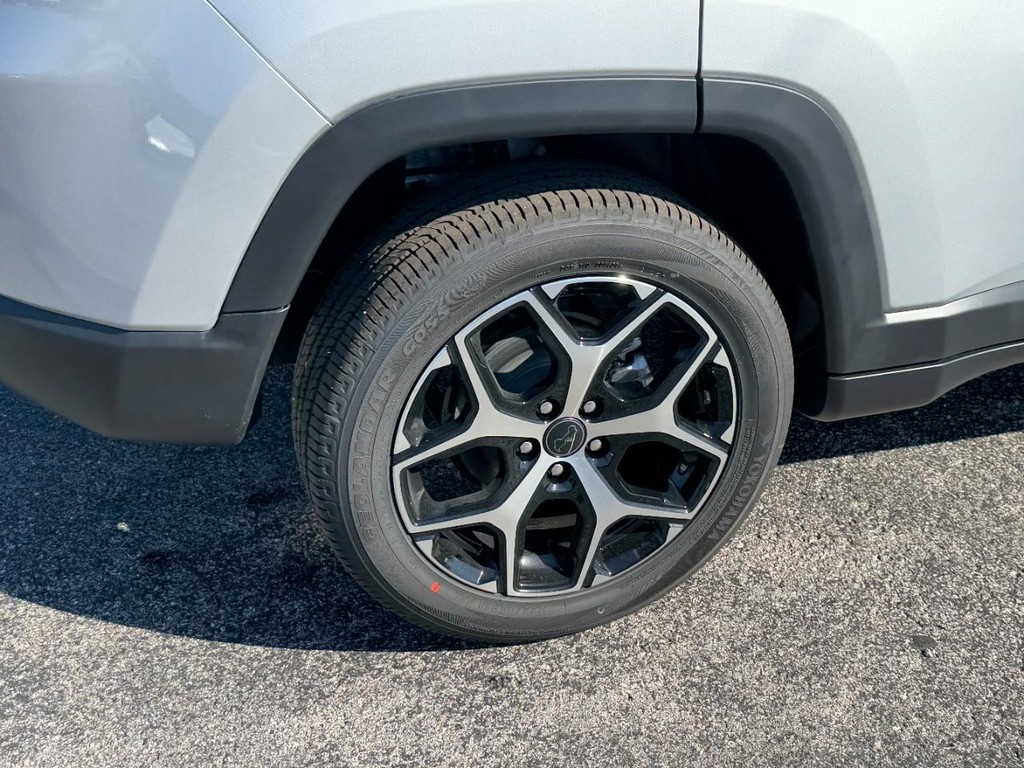 Jeep Compass Vehicle Full-screen Gallery Image 04