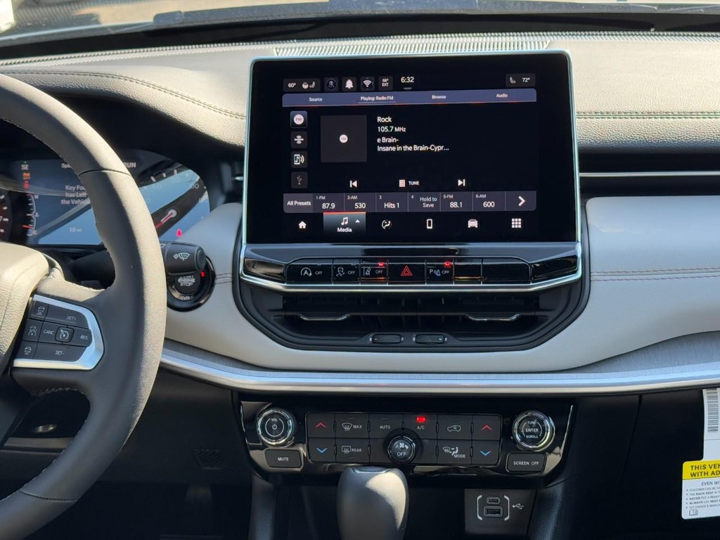 Jeep Compass Vehicle Full-screen Gallery Image 08