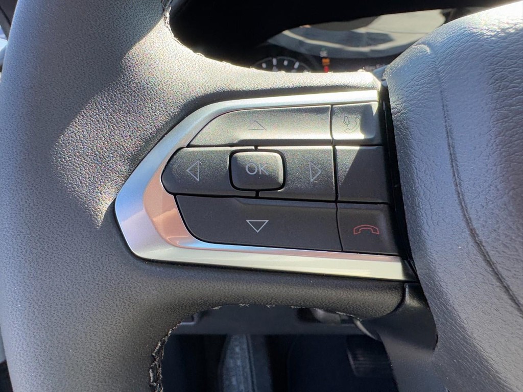 Jeep Compass Vehicle Full-screen Gallery Image 10